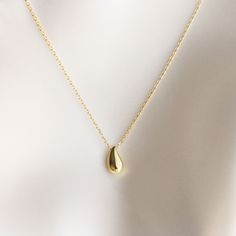 Simple Drop Pendant Gold Necklace - Featuring a Drop Pendent Necklace, simple and great for any occasion - Length: 40.5 + 5cm - Base Material: High Quality .925 Sterling Silver - Finish: 18K Gold - Nickel Free - All our jewelry is packaged in gift ready boxes. If you would like multiple items from your order packaged separately please let us know! © 2023 Generation of Daughters Simple Pendents Gold, Pendent Gold, Tear Drop Pendant, Gold Pendent, Junior Prom, Gold Necklace Simple, Pendent Necklace, Necklace Simple, Layering Necklace