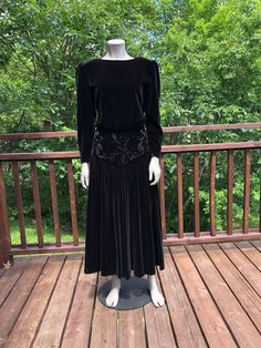 Vintage 80s Lori Ann drop waist dress. Lovely fitted waist section with a fuller skirt. Has long sleeves and shoulder pads. In great condition but in some light the velvet looks red (not super noticeable). The smallest section in the waist so please make sure the waist will fit you nicely.  Fits S 26-28" waist (28 will be snug) 36" hips (right where the fitted waist section ends) 37" bust Up to 18" shoulder - shoulder 21" sleeve 49" length Drop Waist Dress, Dress Velvet, Dress Fitted, 80s Dress, 80s Style, Dropwaist Dress, The Velvet, 80s Fashion, Waist Dress