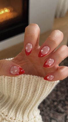 Bre Sheppard Red French Tip Nails With Pearls, Crismas Nails Art, Long Nail Inspo Acrylic, Red Pearl Nails, Preppy Christmas Nails, Natural Christmas Nails, Christmas Design Nails, Modern Christmas Nails, Cute Christmas Nails Short