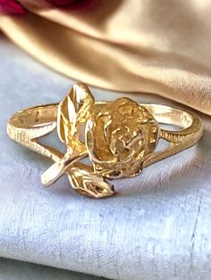 BEAUTIFUL Vintage Michael Anthony 14K Yellow Gold Rosebud Ring Size 6.25 Beautiful Vintage Ring crafted in solid 14k gold! * 14k yellow gold ring with a rosebud design * Size 6.25 * Weighs 2.3 grams Ships FAST and FREE, fully insured and gift boxed Please shop with confidence I guarantee item to be exactly as described and pictured! Gold Flower Ring With Rose Design For Anniversary, Formal Yellow Gold Flower Ring With Rose Design, Hallmarked 14k Rose Gold Flower Ring, Rose Gold Flower Ring Stamped 14k For Anniversary, 14k Rose Gold Flower Ring For Anniversary, Formal 14k Gold Rings With Rose Design, Formal Gold Ring With Rose Design, 14k Gold Rings With Rose Design For Gift, Yellow Gold Flower Ring With Rose Design For Anniversary