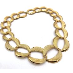 Vintage Signed NAPIER Gold Tone Chunky Textured Oval Link Statement Necklace 19"Fold over claspNice condition, no gold loss to necklace Retro Round Metal Necklaces, Vintage Chain Choker Necklace, Vintage Choker Chain Necklace, Vintage Round Chunky Chain Jewelry, Vintage Gold Round Choker, Retro Round Metal Necklace, Vintage Gold-tone Chain Necklace, Vintage Gold-tone Round Chain Necklace, Retro Gold Choker Necklace