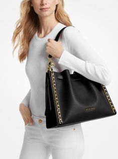 An everyday staple, our Mina bag will never go out of style. Made with a spacious interior and shiny chain details for a touch of glam, it’s the perfect bag to throw over your shoulder for an easy transition from day to night. Classic Purse, Michael Kors Outlet, Handbag Heaven, Black Friday Shopping, Gorgeous Bags, Chain Shoulder Bag, Perfect Bag, Beautiful Bags, Pink Bag