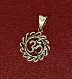 Indian Hindu Mantra Om Design vintage antique style stunning divine pendant, best gifting unisex jewelry from India. Metal-925 sterling silver. Item type-Pendant/ Locket Weight-2.660 grams. Height-3.3 centimeter. Width-2.1 centimeters. Stamped-925. Finish-Oxidized. note: chain is not included in this price, to purchase chain please visit the following links: https://www.etsy.com/listing/823425858/16-to-30-long-screw-chain-925-sterling?ref=listings_manager_grid Make excellent gifting and collecti Temple Jewelry Locket For Meditation, Spiritual Engraved Pendant Jewelry, Oxidized Pendant For Meditation, Spiritual Oxidized Medallion Jewelry, Oxidized Finish Pendant For Meditation, Spiritual Hallmarked Pendant Jewelry, Spiritual White Gold Jewelry, Symbolic Jewelry With Round Locket Pendant, Symbolic Pendant Jewelry For Festivals