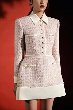 Olivia Mark - Tailored Two-Piece Dress Set in Elegant Lavender Hues and Bold Floral Design. Tweed Skirt Outfit, Tweed Fashion, Pink Tweed Jacket, Street Skirt, Zen Interiors, Floral Bodycon, Bodycon Floral Dress, Tweed Skirt, Tweed Dress