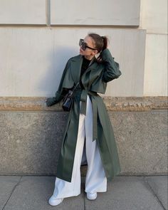 Casual Women's Outfits, Autumn Fashion 2022, Outfits For Work Winter, Winter Outfits 2021, Outfits Aesthetic Winter, Aesthetic Winter Outfit, Green Jacket Outfit, Outfit Inspo Winter, Green Leather Jacket