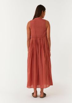 A lightweight bohemian cotton maxi dress with a roomy tent silhouette and pleated details. Relaxed fit Sleeveless Maxi length V-neckline Pleated details Side pockets Bohemian tent dress An ultra-roomy silhouette adds an effortless feel to this classic warm-weather maxi dress. Featuring a flattering v-neckline, delicate pleated details, and handy side pockets. Both comfortable and chic, we love to style this cotton maxi with a simple sandal. Model is 5'9, wearing a size S.Style: I-73381W-SNO V-neck Maxi Dress With Pockets For Daywear, Maxi Sundress With Pockets For Vacation, Vacation Maxi Sundress With Pockets, Flowy Summer Maxi Dress With Pockets, Flowy Maxi Dress With Pockets For Summer, Vacation Maxi Dress With Pockets, Flowy Maxi Length Dress, Flowy Maxi Dress Unlined, Unlined Flowy Maxi Dress