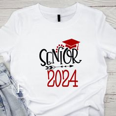 Represent your senior year with our Class of 2024 T-shirt, featuring your school's colors! Show your pride and celebrate your accomplishments with this personalized, unisex graduation T-shirt. INCLUDES: 1 100% cotton shirt How to order -Choose your size -Choose your shirt color Care Instructions:- Wash inside out on cold, gentle wash.- To give your item more longevity, lay flat to dry.Or dry it on low temperature.- Do not iron on the design.------------------------------------------------------- White Crew Neck T-shirt For College Events, School Spirit Crew Neck T-shirt For Graduation Party, School Spirit T-shirt With Text Print For School Events, Casual T-shirt With Text Print For Graduation, School Spirit T-shirt For School Events, White Collegiate T-shirt For College Events, Crew Neck T-shirt With Letter Print For School Events, School Spirit Short Sleeve T-shirt For Graduation Party, School Spirit T-shirt With Team Name For School Events