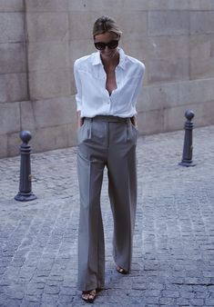 Outfit Info, Trash Fashion, Semi Formal Outfit, Lawyer Outfit, Corporate Attire, Winter Mode, Classic Women, Blouse Style, Autumn Clothes