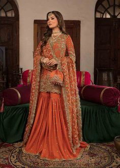 Luxury Burnt Orange Pakistani Wedding Dress Kurti Sharara creates a mesmerizing combination that radiates grace and luminosity that gives you a stunning look. Golden Sharara Pakistani, Heavy Sharara Designs For Wedding, Golden Sharara, Bridal Sharara, Gharara Designs, Sharara Designs, Pakistani Designer Clothes, Zardozi Work, Gotta Work