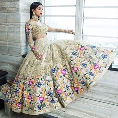 We. Are. In. Love. @houseofneetalulla takes the bridal Lehenga to a whole new level of contemporary!  Photo : @poojaachan  weddingz.in | India's Largest Wedding Company | Wedding Venues, Vendors and Inspiration | Indian Wedding Bridal Jewellery Ideas | भारतीय दुल्हन संबंधी, Top Lehenga, Vestido Charro, Bridal Lengha, Neeta Lulla, Indian Bridal Wear