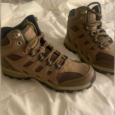 Eddie Bauer Hiking Boots / Lace Up Style Size: 5.5 Color: Tan Condition: Never Used/ No Tags Hiking Boots Aesthetic, Boots Aesthetic, Uniqlo Bags, Hiking Sneakers, Waterproof Hiking Shoes, Hiking Boots Women, Eddie Bauer Women, Swim Shoes, Waterproof Shoes