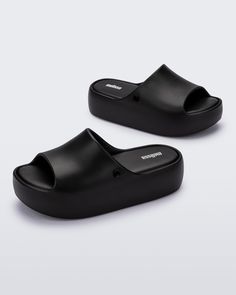 Part of the popular Free Collection, the Free Platform Slide is a modern take on the slide with plenty of cushy comfort to go around. Made from 100% EVA, the sole is super-light even with its robust appearance that hugs the foot with every cozy step. Dr Marvel, Cute Slides, Black Platform Sandals, Funky Shoes, Black Slides, Platform Slides, Go Around, Just Girl Things, Beautiful Shoes