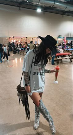 Birthday Outfit Ideas Curvy, Barrett Jackson Auction Outfit, Birthday Party Outfit Ideas Winter, Grunge Rodeo Outfits, Country Edgy Outfit, Brunch In Nashville Outfit, All Black Rodeo Outfit, Diamond Cowgirl Outfit, Baddie Rodeo Outfits