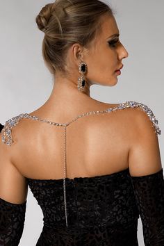 This Diamond Shoulder Chain, Tassel Multi-Layered Body Chain Jewellery will enhance your glamour. With sparkling diamonds and flirty tassels, this delicate piece of jewellery effortlessly enhances your glamour with its multi-layered design. Perfect for adding a touch of glamour to a night out, a beach holiday or any occasion where you need jewellery to enhance your style. Long Backdrop Necklace With Clavicle Chain For Party, Lariat Clavicle Chain Jewelry For Parties, Chic Crystal Rhinestone Necklace For Party, Elegant Chain Jewelry For Parties, Party Long Necklace Clavicle Chain, Long Clavicle Chain Necklace For Party, Party Lariat Jewelry With Adjustable Chain, Elegant Delicate Chain Jewelry For Party, Elegant Party Necklace With Delicate Chain