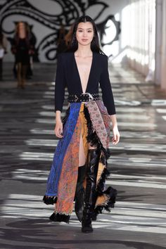 Etro Fall 2021 Ready-to-Wear collection, runway looks, beauty, models, and reviews. Rudolf Nureyev, Style Indie, Bohemian Inspiration, Estilo Indie, The Blonde Salad, Milan Fashion Weeks, Indie Fashion