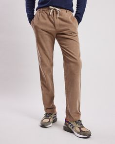 Men's casual pants with elasticated belt and drawstring at the waist, welt pockets at the back and Italian pockets on the sides. Straight cut. Casual Corduroy Pants With Welt Pockets, Casual Corduroy Bottoms With Welt Pockets, Casual Corduroy Pants With Belt Loops, Beige Corduroy Pants, Mens Pants Casual, Style Chic, Corduroy Pants, Mens Trousers, Straight Cut