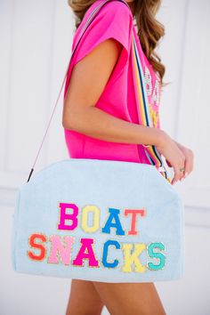 This is the perfect bag for your day on the water or travels! They are so oversized and pack efficiently, because they do not take up a lot of room. Please note that the interchangeable straps do not come with the bag and are sold separately. Terry Cloth Bag, Lake Bag, Boat Snacks, Vintage Bedroom Furniture, Boat Bag, Chloe Fashion, Preppy Bags, Judith March, Preppy Stuff