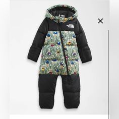 Bear Logo North Face Jacket For Baby 0-3 Months (1) Nwt - Retails 175 Hands And Feet Cover Pouches For Colder Days. One Piece Suit. Message Me If Need Additional Pics Or Measurements Retro - 1996 - Snowsuit The North Face 1996 Retro Nuptse, The North Face 1996, North Face 1996, Baby Snowsuit, North Face Kids, North Face Girls, Baby Jacket, Cycling Fashion, Running Fashion