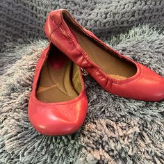 Nwot Clarks Scrunchie Shoes Size 9 Red Casual Synthetic Flats, Casual Red Synthetic Flats, Clarks Shoes Women, Womens Loafers Black, Clark Loafers, Black Leather Mules, Black Leather Wedges, Mary Jane Shoes Womens, Black Leather Loafers