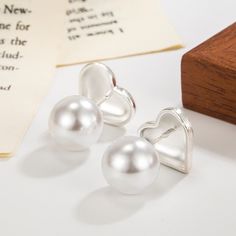 Color: One Style for Dual-Wear Heart Pearl Earrings Fashion Element: Pearl Style: Advanced Sense Heart Pearl Earrings, Retro Earrings, Retro Earring, Pearl Design, Fashion Earrings, Women's Earrings, Pearl Earrings, Sense, Silk