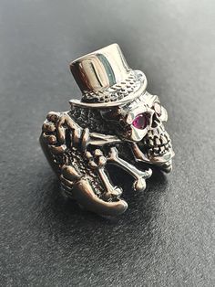 925 sterling silver Top Hat Redeye Skull Ring -------------------------------------------------------------------------- All our silver jewelry are 925 stamped. 📦 FREE SHIPPING Due to the current Global Health Issue, Shipping delays may occur in your designated countries. 🔸️All items shipped within Canada Domestic) are Expedited Parcel (Canada Post) with tracking number. Package delays usually occur up-to 2-3 business days as per our assessment. 🔸️Items Shipped to USA International) are Track Silver Skull Ring Collectible, Silver Skull Rings Hallmarked, Silver Skull Ring With Hallmark, Skull Shaped 925 Silver Ring Gift, 925 Silver Skull Ring Gift, Gift Skull Ring Stamped 925, Silver Skull Ring, Global Health, Gothic Design