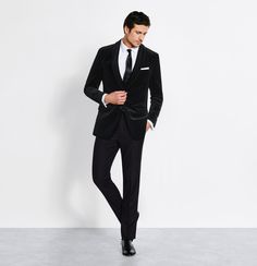 Elegant Notch Lapel Tuxedo For Fall, Luxury Blazer For Formal Gala, Elegant Fall Tuxedo With Notch Lapel, Luxury Blazer For Evening And Gala, Elegant Tailored Fall Tuxedo, Luxury Blazer For Evening Gala, Luxury Gala Blazer For Formal Occasions, Luxury Evening Blazer For Gala, Luxury Velvet Outerwear For Party