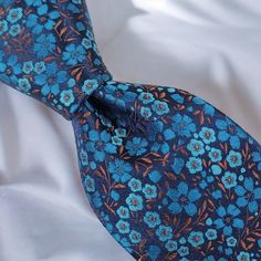 Joseph Abboud Men's Necktie 100% Silk, Flower Pattern, Color Blue Tie. New With Only One Tag. Nwt Important Read: The Information Shown In The Photos Of This Item Will Always Take Precedence Over Any Misspelled Information In The Description, It Is Important To View All Photos Carefully. Please Note That Sometimes The Color In The Photos May Change. If You Has Any Questions, We Will Gladly Help You! Please See All Of The Photos For Details And To Ensure That The Items Meet Your Expectations - Th Blue Floral Print Suit And Tie Accessories For Spring, Blue Floral Print Suit And Tie Accessories For Business, Blue Suit And Tie Accessories For Business In Summer, Blue Suit And Tie Accessories For Summer Business, Spring Blue Floral Print Suit And Tie Accessories, Blue Standard Tie For Spring, Blue Business Ties For Spring, Fitted Blue Floral Suit And Tie Accessories, Blue Summer Tie