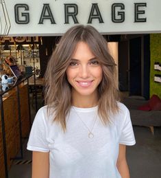 Womens Bob With Curtain Bangs, Shoulder Length Girl Haircut, Teen Girl Layered Haircuts, Hair Cut For Think Hair Girl, Teen Girl Hair Cuts Medium Lengths, Teen Hair Cuts Girls Medium, Preteen Girl Haircuts Medium, Medium Length Haircut Long Bangs, Shoulder Length Hair Cuts For Teens