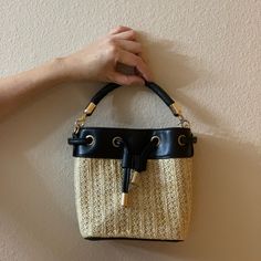 It Can Be Used As Purse Or Crossbody Bag With A Removable Long Strap. Chic Beach Satchel With Removable Pouch, Versatile Crossbody Bucket Bag For Vacation, Vacation Bucket Bag Satchel With Detachable Strap, Vacation Bucket Bag With Detachable Strap And Satchel Shape, Adjustable Strap Bucket Tote Bag For Day Out, Chic Pouch Bag For Vacation, Summer Bucket Bag With Removable Pouch For Day Out, Vacation Bucket Bag With Detachable Strap, Elegant Satchel For Vacation And Spring