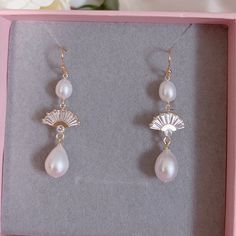 * DETAILS * -  Natural Freshwater Teardrop Baroque Pearls - 18K gold plated on brass Fan Shape Charms size 14mm - Gold Plated earring hooks   🎁 These earrings come in a special designer pouch enclosed in a cardboard box. A designer pull drawer pink gift box is available when the gift wrapping option is chosen. 👉🏻For more earrings, see https://www.etsy.com/shop/JinnysJewelryBySeJin 🌟matching necklace. https://www.etsy.com/JinnysJewelryBySeJin/listing/1177137497/14k-gold-filled-lariat-necklace Gold Dangle Earrings With Pearl Drop, Gold Pearl Drop Dangle Earrings, Gold Drop Chandelier Earrings For Anniversary, Elegant Gold Pear-shaped Bridal Earrings, Gold-plated Drop Pearl Earrings, Gold Drop Earrings 14k Gold Filled, Gold Drop Earrings In 14k Gold Filled, Gold Plated Wedding Earrings, Gold Plated Chandelier Earrings For Wedding