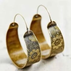 New Zinc Alloy Gold Plated Vintage Style Nice Packaging Fast Shipping Nice Packaging, Woman Personality, Floral Hoops, Earrings Flower, Earring Patterns, Jewelry Earrings Hoops, Ladies Fashion, Creative Fashion, Flower Pattern