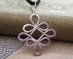 New in the shop! Looping Celtic Crossed Knots Sterling Silver by nicholasandfelice, $18.00 Silver Wire Jewelry, Celtic Knot Necklace, Wire Jewelery, Celtic Knot Pendant, Celtic Necklace, Wire Jewelry Designs, Celtic Knots, Irish Jewelry, Diy Wire Jewelry