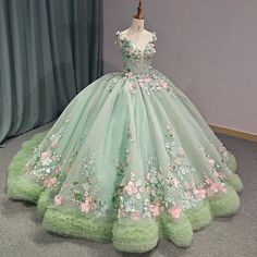 Light Green Quinceanera Dresses, Fairytale Wedding Gown, Shoulder Length Veil, Green Quinceanera Dresses, Plus Size Evening Gown, Quince Dress, Gown Plus Size, Theme Dress, Quinceanera Dress