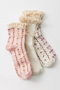 Cute Gifts For Secret Santa, Cute Ruffle Socks, Casual Ruffled Socks For Spring, Casual Ruffle Socks For Spring, Feminine Fitted Socks For Spring, Fitted Feminine Socks For Spring, Cute Ruffled Socks For Spring, Cute Cream Spring Socks, Cute Cream Socks For Spring