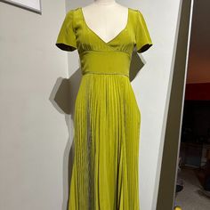 Rochas Dress Pleated 100% Silk Green Size 40 Waist 26 Inches Length 48 Inches Bust 29 Inches Rochas Dress, Dress Pleated, Pleated Dress, Size 2, Midi Dress, Silk, Womens Dresses, Green, Women Shopping