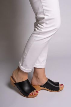 Beach Clogs With Cork-bed Midsoles And Round Toe, Black Open Toe Platform Slippers With Rubber Sole, Casual Beach Platform Clogs, Comfortable Platform Clogs For Beach, Comfortable Beach Platform Clogs, Comfortable Platform Clogs For The Beach, Casual Slip-on Platform Clogs, Casual Platform Slip-on Clogs, Casual Black Open Heel Platform Slippers