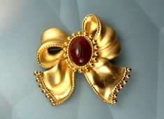 Classic Cabochon Brooches As Gift, Classic Cabochon Brooches For Gifts, Vintage Gemstone Brooches, Gold Jewellry, Cute Animal Clipart, Bow Brooch, We Got It, Animal Clipart, Got It