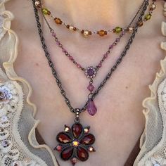 Vintage Layered Necklaces, Michaels Jewelry Diy Ideas, 90s Goth Jewelry, Whimsical Goth Jewelry, Vintage Beaded Jewelry, Vintage Feminine Outfits, Thrifting Moodboard, Thrifted Jewelry, Grunge Jewellery