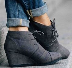 dark gray wedge ankle boot Fall Wedges, Fall Shoes, Crazy Shoes, Shoe Obsession, Inspiration Mode, Look Chic, Cute Shoes, Ankle Booties, Wedge Shoes