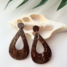 Coconut Shell Earrings, Coconut Earrings, Coconut Jewelry, Coconut Shell Crafts, Shell Ideas, Coconut Shells, Tropical Earrings, Coconut Wood, Boho Style Earrings