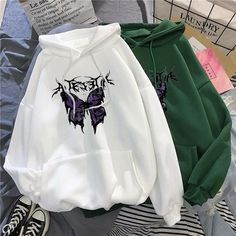 Winter Gothic, Hoodie Outfit Casual, Ladies Streetwear, Print Aesthetic, Oversized Hoodies, Clothes Korean Style, Stylish Hoodies, Aesthetic Streetwear, Trendy Hoodies