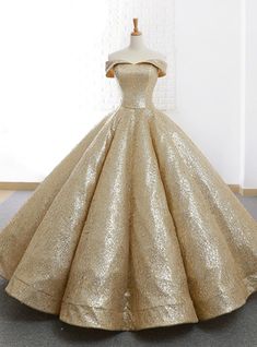 Prom Gowns Elegant, Gold Ball Gown, Istoria Modei, Shrug For Dresses, Gold Wedding Dress, Applique Wedding, Applique Wedding Dress, فستان سهرة, Quince Dresses