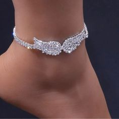 Description Color: Silver Gender: Women Heart Rhinestone Details: Glass Material Wing Design Rhinestone Anklet Bracelet Pulsera Tobillera Con Diamante De Imitacin Con Diseo De Ala Rhinestone Anklet, Tortoise Hair, Wing Design, Heart Rhinestone, Vintage Shawls, Kendra Scott Necklace, Dope Jewelry, Wings Design, Anklet Bracelet