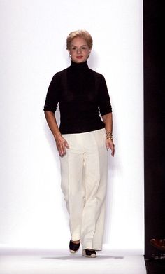 Caroline Herrera Style, Carolina Herrera Style, Shimmery Gown, Carolina Herera, Clothes Lookbook, Caroline Herrera, 2006 Fashion, Turtleneck White, 2006 Runway