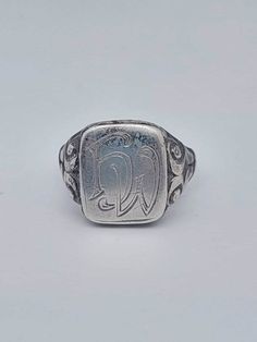 Beautiful antique signet ring made of 835 silver Very difficult Ring shoulders florally designed Initials HW Size 23 63 Ring head 1.9cm x 1.5cm material 835 silver A beautiful antique piece of jewelry Always sent with tracking Antique Hallmarked White Gold Signet Ring, Vintage Sterling Silver Engraved Signet Ring, Vintage Engraved Sterling Silver Signet Ring, Classic Silver Signet Ring With Maker's Mark, Antique Engraved Silver Signet Ring, Antique Engraved Signet Ring In Silver, Vintage Antique Silver Signet Ring For Anniversary, Vintage Engraved Antique Silver Signet Ring, Vintage White Gold Hallmarked Signet Ring