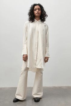 ST.AGNI Oversized Silk Dress Shirt An update to a classic wardrobe staple, our Oversized Silk Dress Shirt boasts a large fit that hangs from the body in an understated and demure drape; a collared neckline, high-low hem and button fastening at the front. Designed to be layered or worn alone, the Oversized Silk Dress Shirt can be worn with black trousers or as a standalone dress, with the sleeves rolled up for a casual, off-duty look. Composition: 100% Silk Color: Pearl Fit: True to Size Silk Dress Shirt, Oversized White Shirt, Outfit Oversize, St Agni, Byron Bay Australia, Silk Shirt Dress, Classic Wardrobe Staples, Classic Wardrobe, Black Trousers