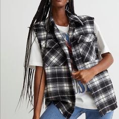 H&M Super Trendy Black And White Plaid Overshirt Vest Sz L New With Tags $59 Sleeveless, Straight-Cut Shirt In Soft Woven Fabric With Wool Content. Collar, Snap Fasteners At Front, And Yoke At Back. Gently Dropped Shoulders, Chest Pockets With Flap And Concealed Snap Fastener, And Raw Edges At Armholes And Hem. Unlined. Casual Plaid Tops For Layering, Trendy H&m Tops For Work, H&m Tops With Pockets For Fall, H&m Fall Streetwear Tops, H&m Button-up Tops With Pockets, Casual Black Shirt By H&m, H&m Casual Shirt For Fall, Casual H&m Tops With Pockets, H&m Black Casual Shirt