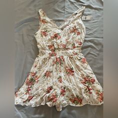 Brand New With Tags American Eagle Floral Romper Size Large White Jumpsuits And Rompers For Spring Vacation, White Floral Print Jumpsuits And Rompers For Vacation, White Floral Print Jumpsuit For Vacation, White Floral Print Jumpsuits And Rompers For Day Out, White Floral Print Jumpsuit For Day Out, Floral Romper, Mini Dresses, Evening Dress, Pink White