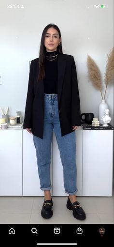 Polished Edgy Style, Simple Fall Work Outfits, Tailor Outfit Women, Doc Martens Office Outfit Work, Outfits With Loafers Women Classy, Black Mocasines Outfit, Maryjane Outfits Jeans, Jeans With Loafers Women, All Black Business Outfit