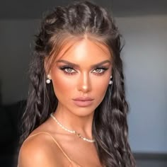 Celebrity Makeup Looks, Ball Hairstyles, Hairstyles For Layered Hair, Chique Outfits, Beauty Hair Makeup, Glamour Makeup, Blue Eye Makeup, Celebrity Makeup